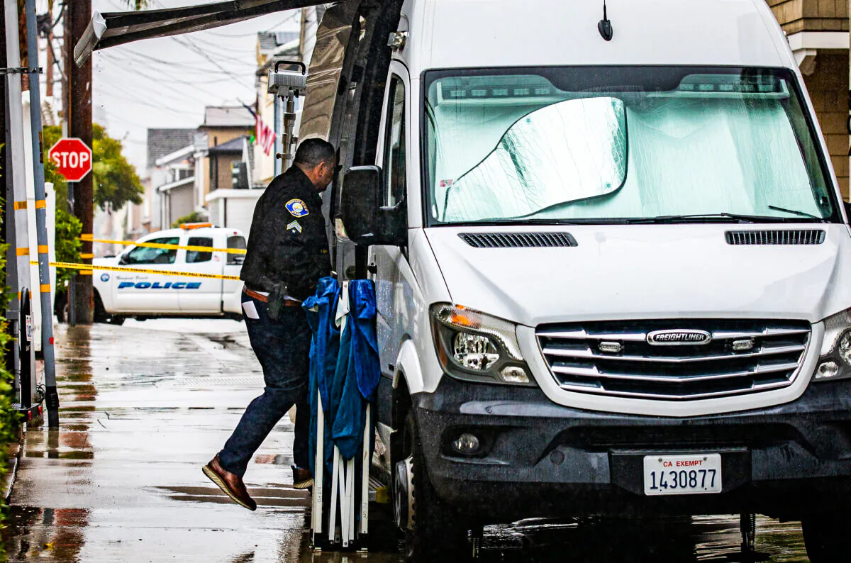 Newport Beach Police and HAZMAT Units investigate 2 deaths and one injury at a Balboa Island Home in Newport Beach, Calif., on Oct. 25, 2021. (John Fredricks, The Epoch Times)