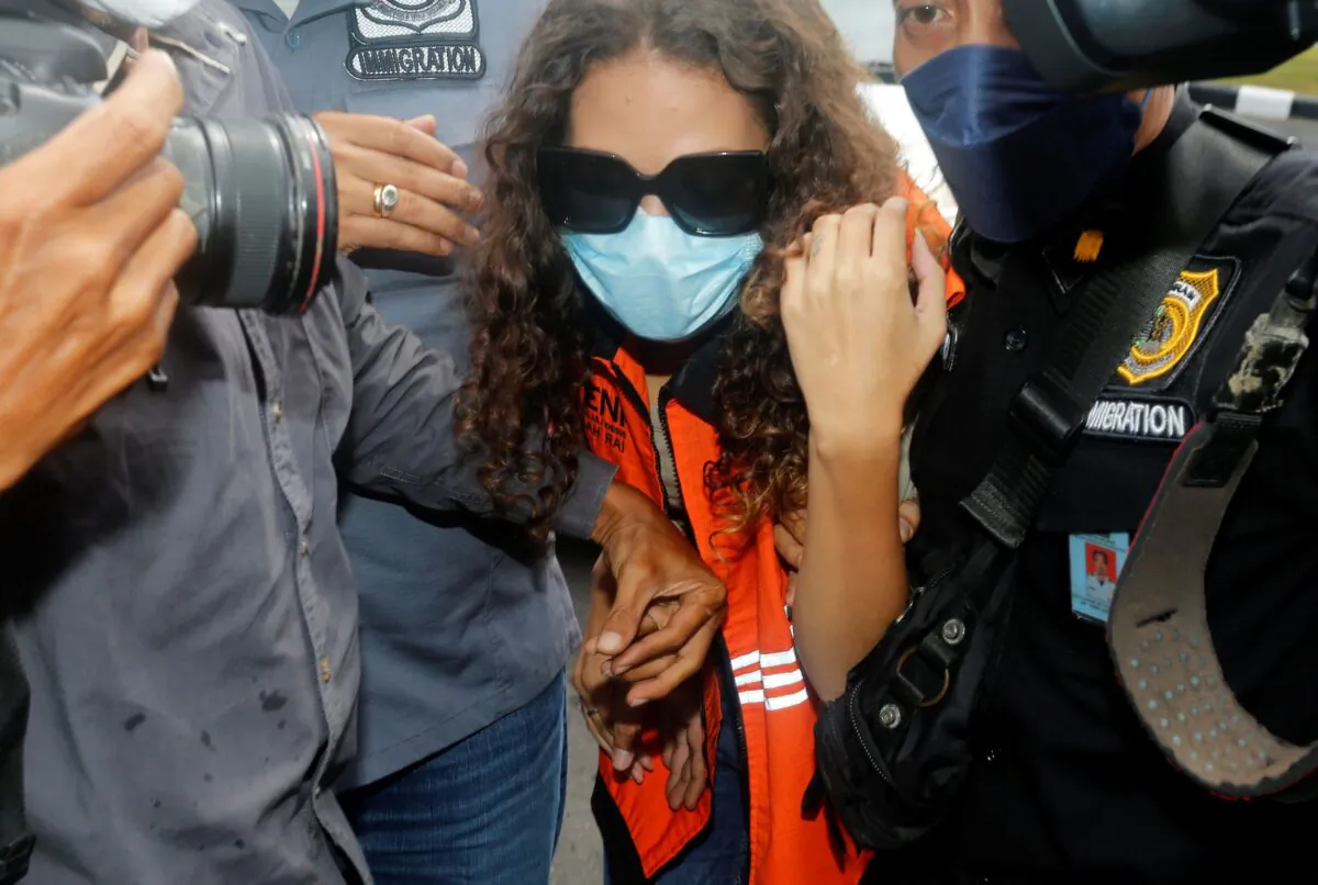 Heather Mack of Chicago, Ill., (C) escorted by immigration officers to Immigration detention center in Jimbaran, Bali, Indonesia on Oct. 29, 2021. (Firdia Lisnawati/AP Photo)
