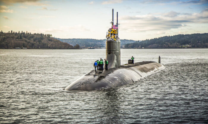 161214-N-CC918-003
BREMERTON, Wash. (Dec. 15, 2016) The Seawolf-class fast-attack submarine USS Connecticut (SSN 22) departs Puget Sound Naval Shipyard for sea trials following a maintenance availability. (U.S. Navy photo by Thiep Van Nguyen II/Released)