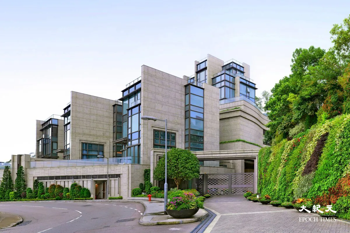 The villa at the Twelve Peaks project at 12 Mount Kellett Road in Hong Kong owned by Chen Feng, chairman of China's HNA Group, has recently been placed up for sale on foreclosure. (The Epoch Times)
