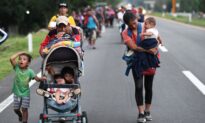 Migrant Caravan Rejects Humanitarian Visas From Mexico, Head toward US, Mexico City