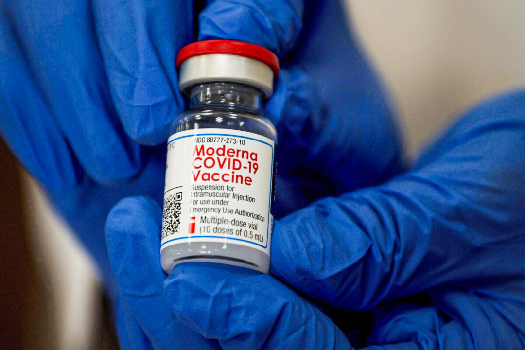FILE PHOTO: An employee shows the Moderna COVID-19 vaccine at Northwell Health's Long Island Jewish Valley Stream hospital in New York, U.S., December 21, 2020.   REUTERS/Eduardo Munoz/File Photo