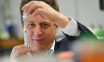 Australian Professor and COVID-19 Vaccine Developer Could Lose Job After Refusing Shots