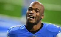 Official: Titans Sign RBs Adrian Peterson, D’Onta Foreman