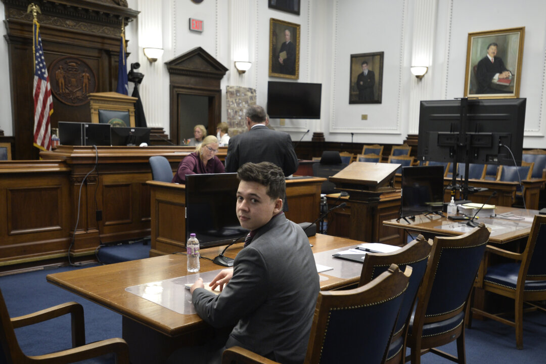 Witnesses: Threat, Lunge for Gun From 1st Rittenhouse Victim