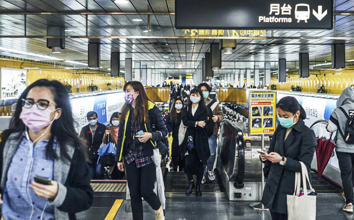 Commuters wear masks at a railway station in Taipei, Taiwan, on Dec. 2, 2020. (An Rong Xu/Getty Images)