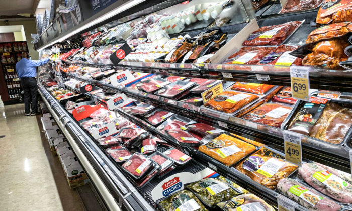 A customer shops for meat at a Safeway store in San Francisco on Oct. 4, 2021. (Justin Sullivan/Getty Images)