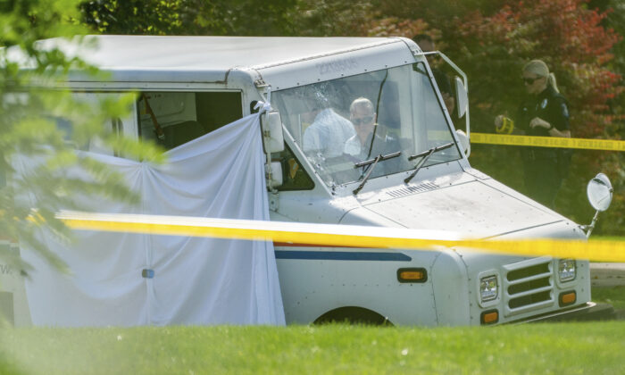 Police investigate the scene of a fatal shooting of a postal worker in front of a house on Suburban Ave. in Collier Township, Pa., on Oct. 7, 2021. (Andrew Rush/Pittsburgh Post-Gazette via AP)