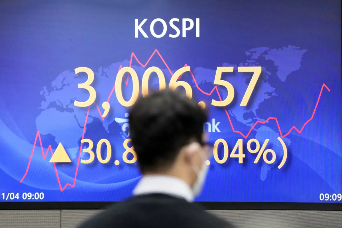 A currency trader walks by the screen showing the Korea Composite Stock Price Index (KOSPI) at a foreign exchange dealing room in Seoul, South Korea on Nov. 4, 2021. (Lee Jin-man/AP Photo)