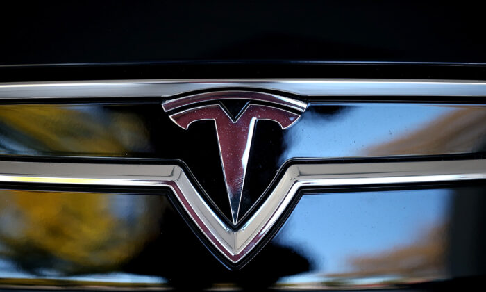 The Tesla logo is shown on the front of a new Tesla Model S car at a Tesla showroom in Palo Alto, Calif., on Nov. 5, 2013. (Justin Sullivan/Getty Images)