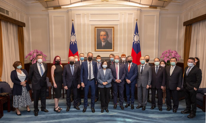 Taiwan President Tsai Ing-wen (center) meets with a delegation from the European Parliament in Taipei, Taiwan, on Nov. 4, 2021. (Supplied by Taiwanese Presidential Office Building)