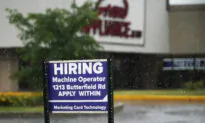 US Jobless Claims Fall as Labor Market Remains Tight