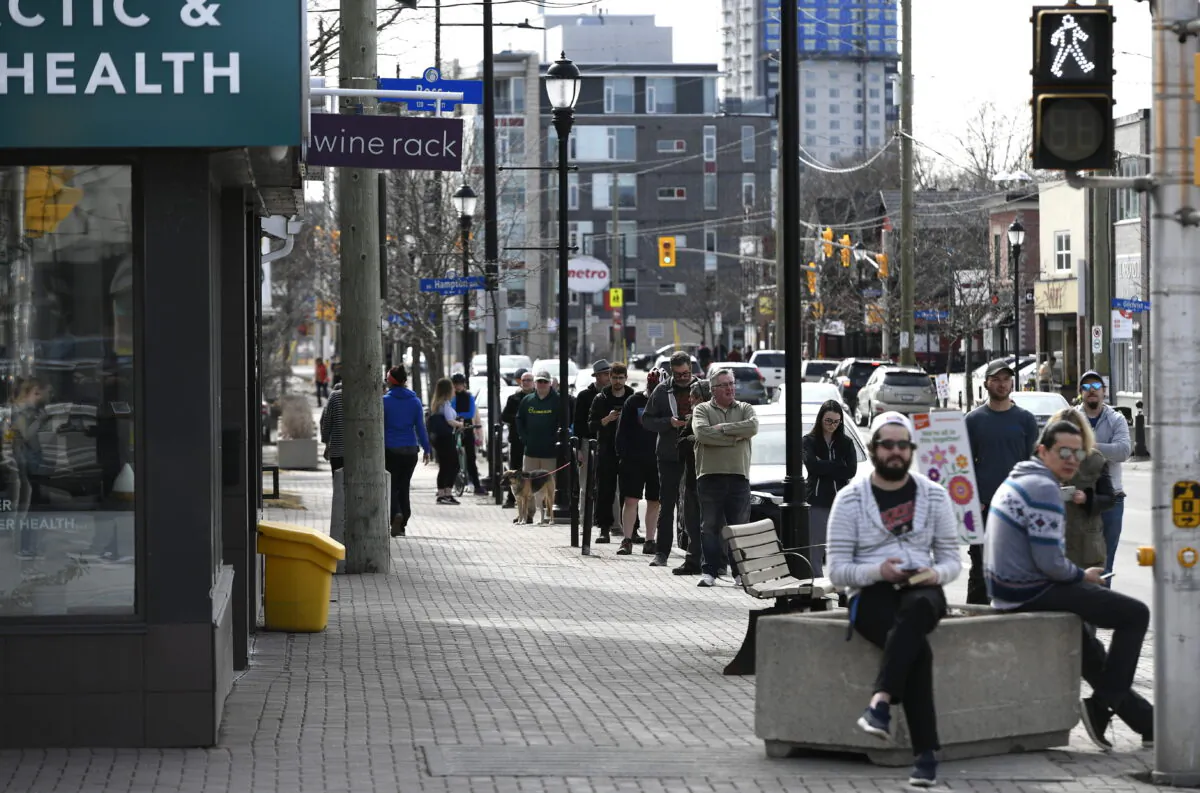 A line up in Ottawa on April 4, 2020. (The Canadian Press/Justin Tang)