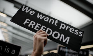 Almost Half of the Journalists in Hong Kong Consider Leaving: Poll