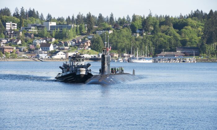 Sailors assigned to the Seawolf-class fast-attack submarine USS Connecticut (SSN 22) return home to Naval Base Kitsap-Bremerton after the completion of the multinational maritime Ice Exercise (ICEX) in the Arctic Circle in Bremerton, Wash., on May 7, 2018. (U.S. Navy photo by Mass Communication Specialist 1st Class Amanda R. Gray/Released)