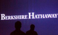 Buffett’s Berkshire Hathaway Boosts Operating Profit, Cash Hoard Sets Record