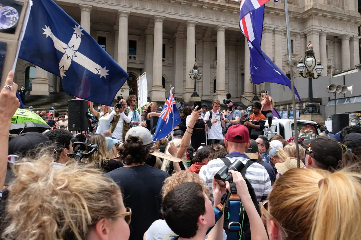 Australians protesting against government-mandated health restrictions, increasing powers, and the Pandemic Bill in Melbourne, Australia, on Nov. 6, 2021. (Armstrong Lazenby)