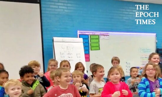 Kindergarteners Use Sign Language to Sing Happy Birthday to Deaf Janitor