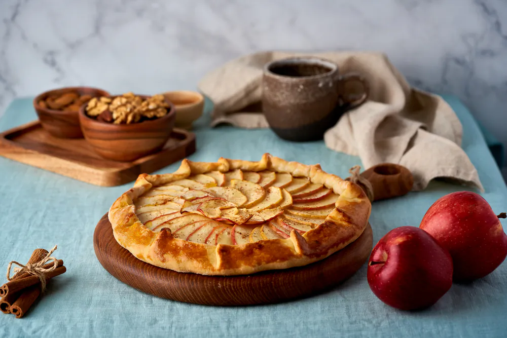 The filling is all about the fruit, coated in a shower of sugar and spice. (Nata Bene/Shutterstock)