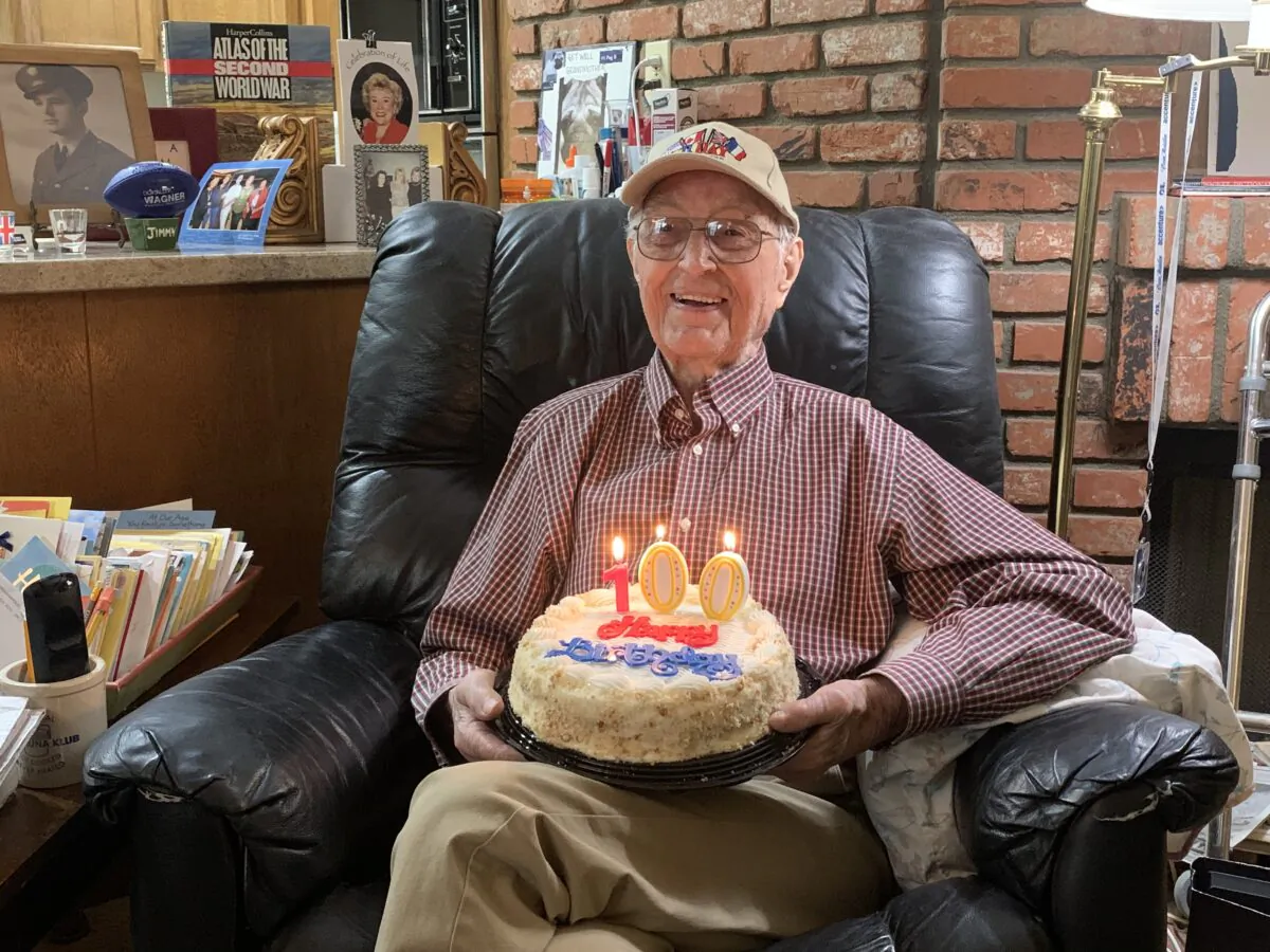World War II veteran James Bradley celebrates his 100th birthday with local officials, fellow veterans, friends, and relatives at his Yorba Linda home in California, on Nov. 5, 2021. (Linda Jiang/The Epoch Times)