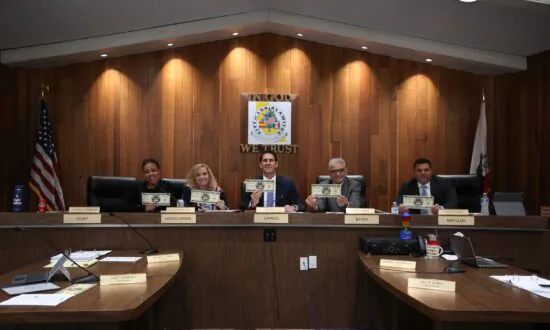 Los Alamitos Launches Holiday Voucher Program to Assist Small Businesses
