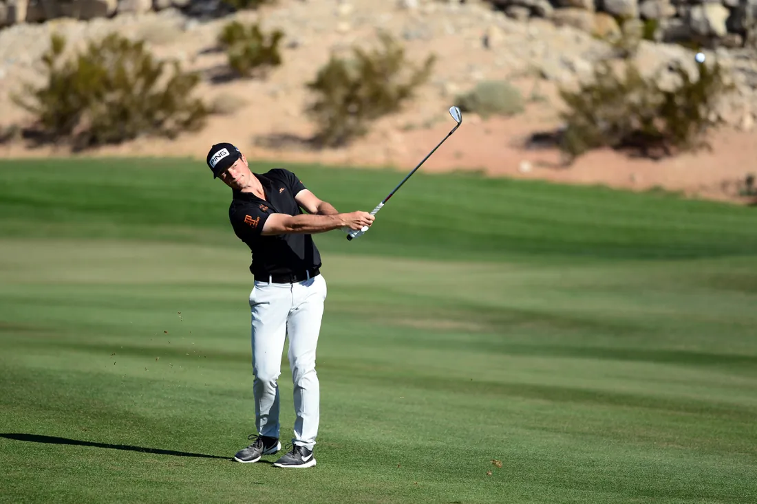 Viktor Hovland hits on the first fairway during the second round of the CJ Cup golf tournament at The Summit Club in Las Vegas on Oct. 15, 2021 (Joe Camporeale/USA TODAY Sports via Field Level Media)