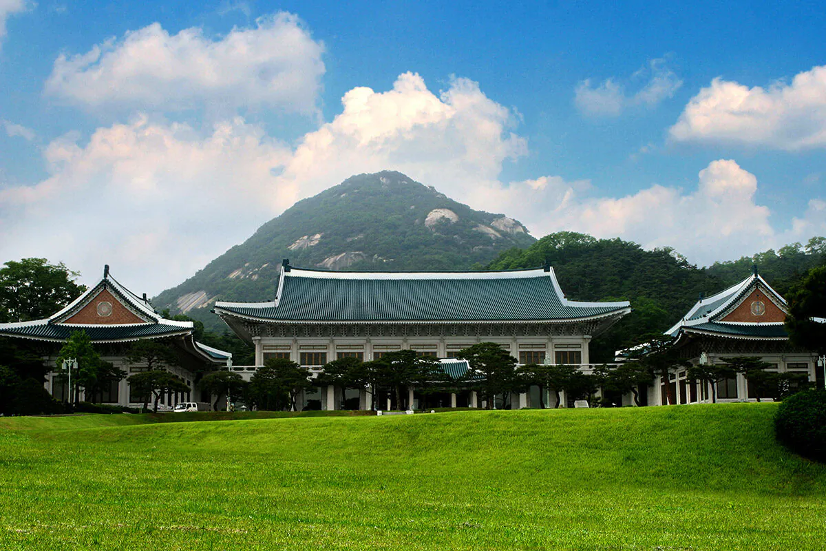 Main Building of Cheong Wa Dae (Courtesy of Cheong Wa Dae)