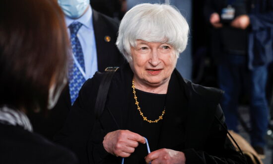 Omicron Could Disrupt US Economic Recovery, Inflation No Longer ‘Transitory’: Yellen