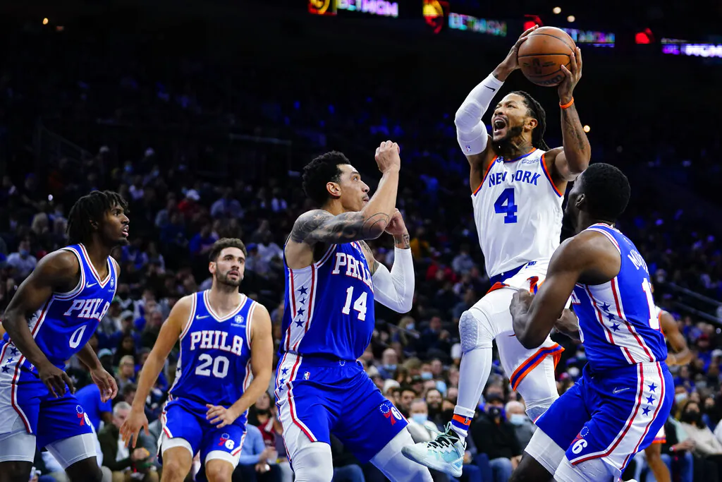 New York Knicks' Derrick Rose (4) goes up for a shot against Philadelphia 76ers' Shake Milton, from right, Danny Green, Georges Niang and Tyrese Maxey during the first half of an NBA basketball game in Philadelphia, on Nov. 8, 2021. (Matt Slocum/AP Photo)