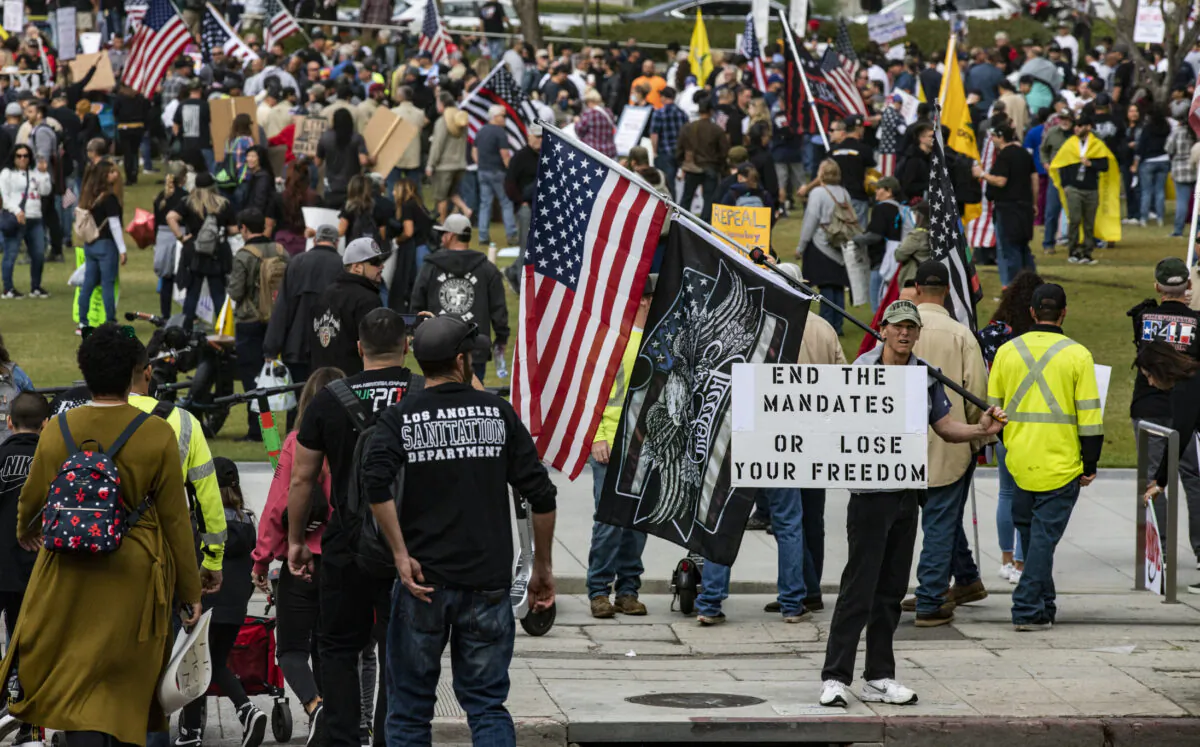 City workers and first responders of Los Angeles gather in front of Los Angeles City Hall in protest of the city's required vaccine mandates on Nov. 8, 2021. (John Fredricks/The Epoch Times)