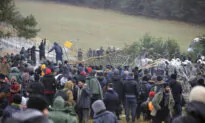 Illegal Immigrants Aided by Belarus Attempt to Force Their Way Into Poland