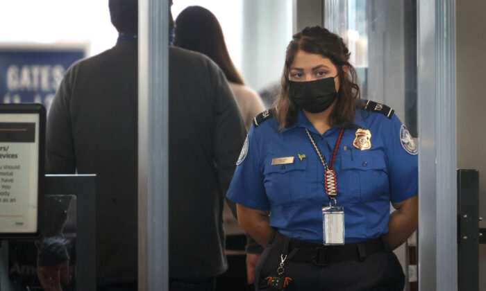 Transportation Security Administration (TSA) workers screen passengers at O'Hare International Airport in Chicago, Ill., on Nov. 8, 2021. (Scott Olson/Getty Images)