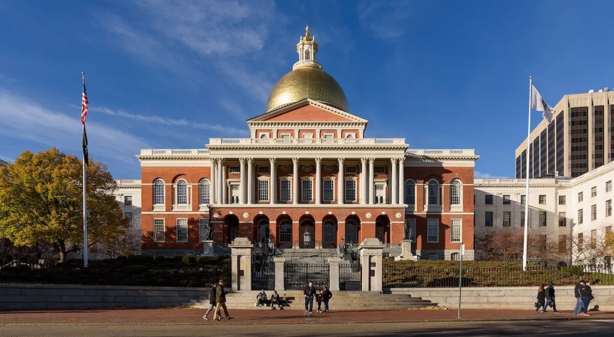 Massachusetts State House, Boston, circa November 2016. (King of Hearts/Wikimedia Commons [CC BY-SA 4.0 (ept.ms/2j9VWgB)])