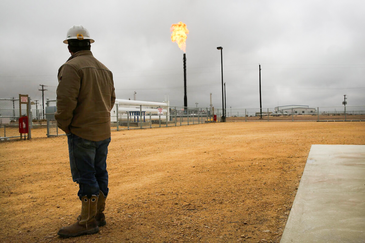 Investors Pressure European Banks to Stop Financing New Fossil Fuel Projects - Vimarsana News