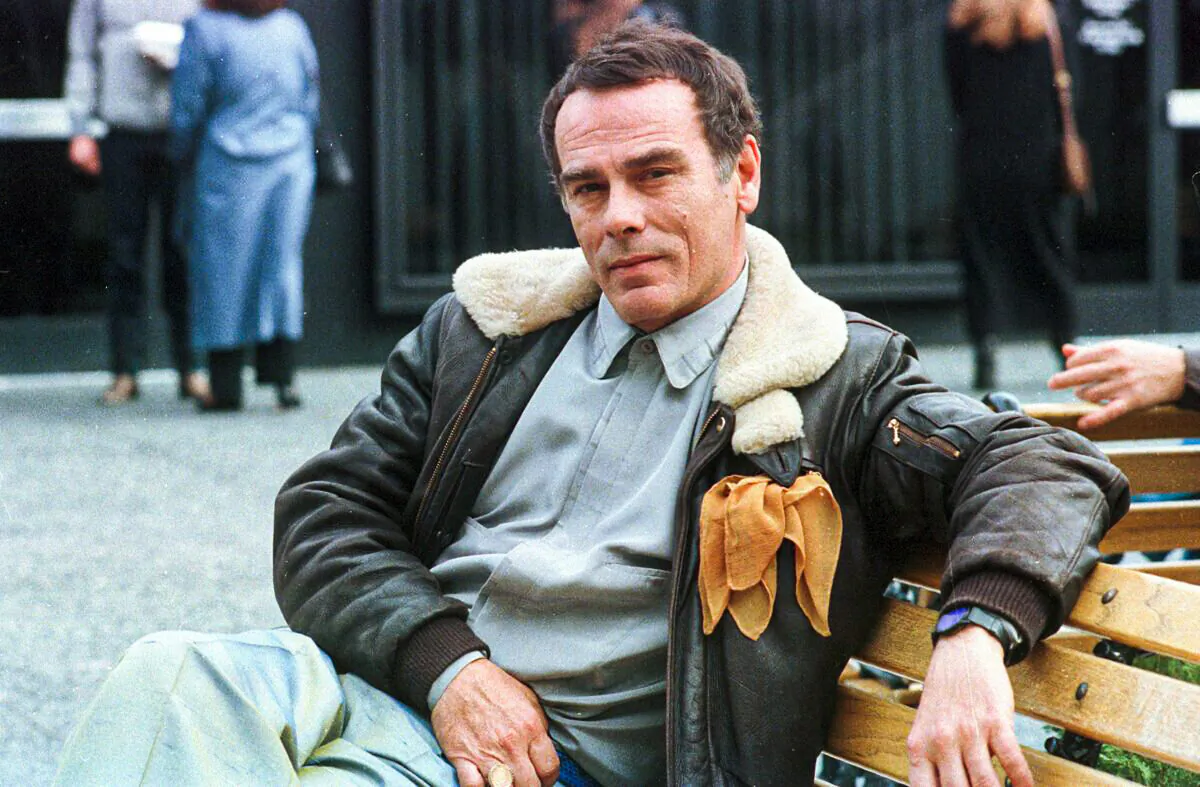 Actor Dean Stockwell poses at an unknown location in February 1989. (Alan Greth/AP Photo)