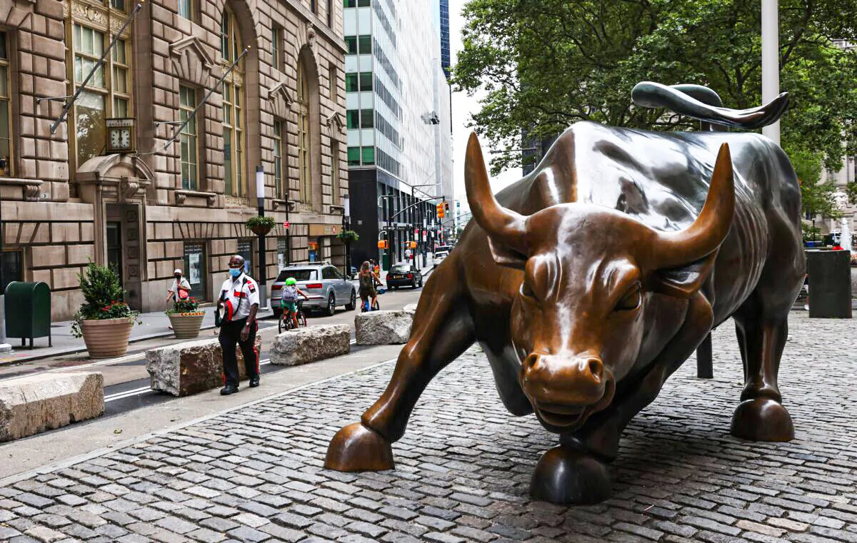 The Wall Street Charging Bull statue in New York City on July 23, 2020. (Michael M. Santiago/Getty Images)