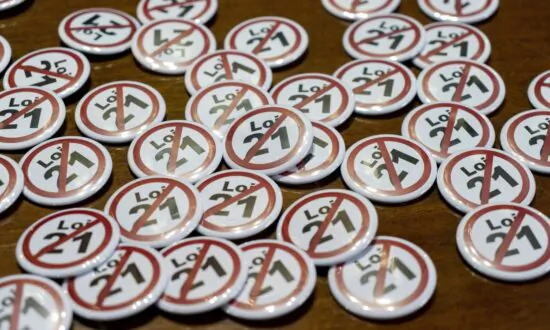 Quebec Religious Symbols Ban Will Apply to English Schools Until Appeal Decided