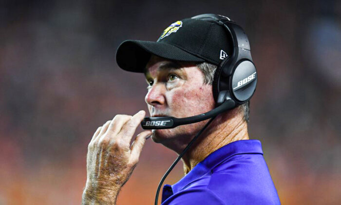 Minnesota Vikings head coach Mike Zimmer during the second half against the Denver Broncos. (Ron Chenoy/USA Today Sports)
