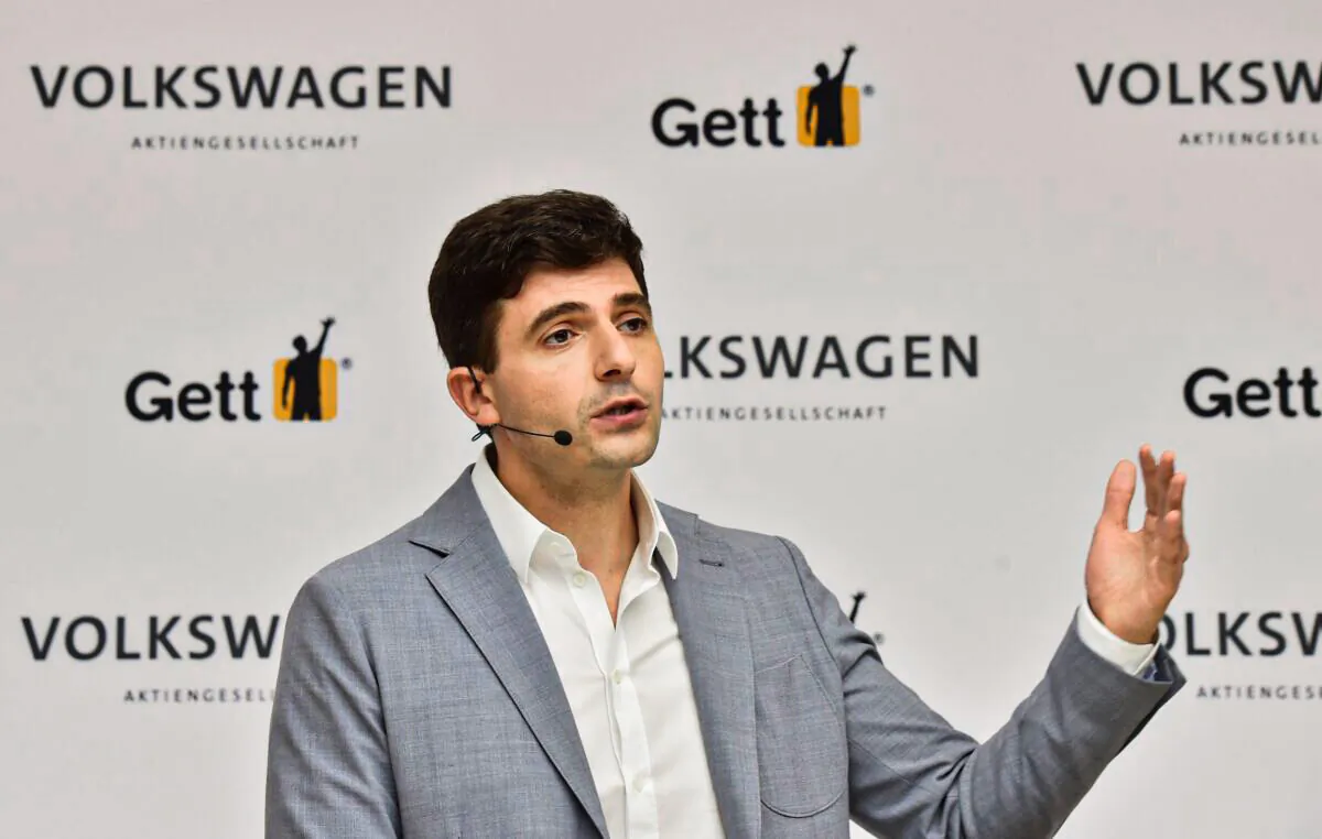 Taxi app company Gett's CEO Shahar Waiser addresses a press conference launching its new strategic partnership with German carmaker Volkswagen in Berlin on June 1, 2016.  / AFP / John MACDOUGALL        (Photo credit should read JOHN MACDOUGALL/AFP via Getty Images)