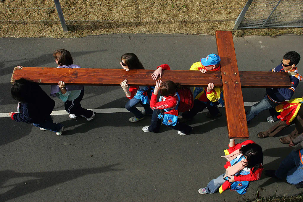 A group of pilgrims carry a Crucifix along the M7 motorway as they take part in the Journey of the Cross and Icon as part of the build up to World Youth Day Sydney 08 near the Sydney International Equestrian Centre in Sydney, Australia, on July 5, 2008. (Sergio Dionisio/Getty Images)