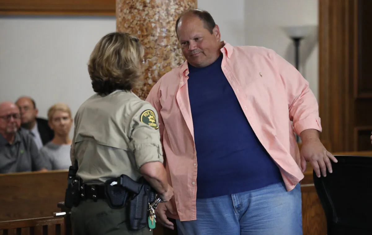 Former lottery computer programmer Eddie Tipton, right, is taken into custody after his sentencing hearing on Tue. Aug. 22, 2017, at the Polk County Courthouse in Des Moines, Iowa. (Charlie Neibergall/AP Photo/File)