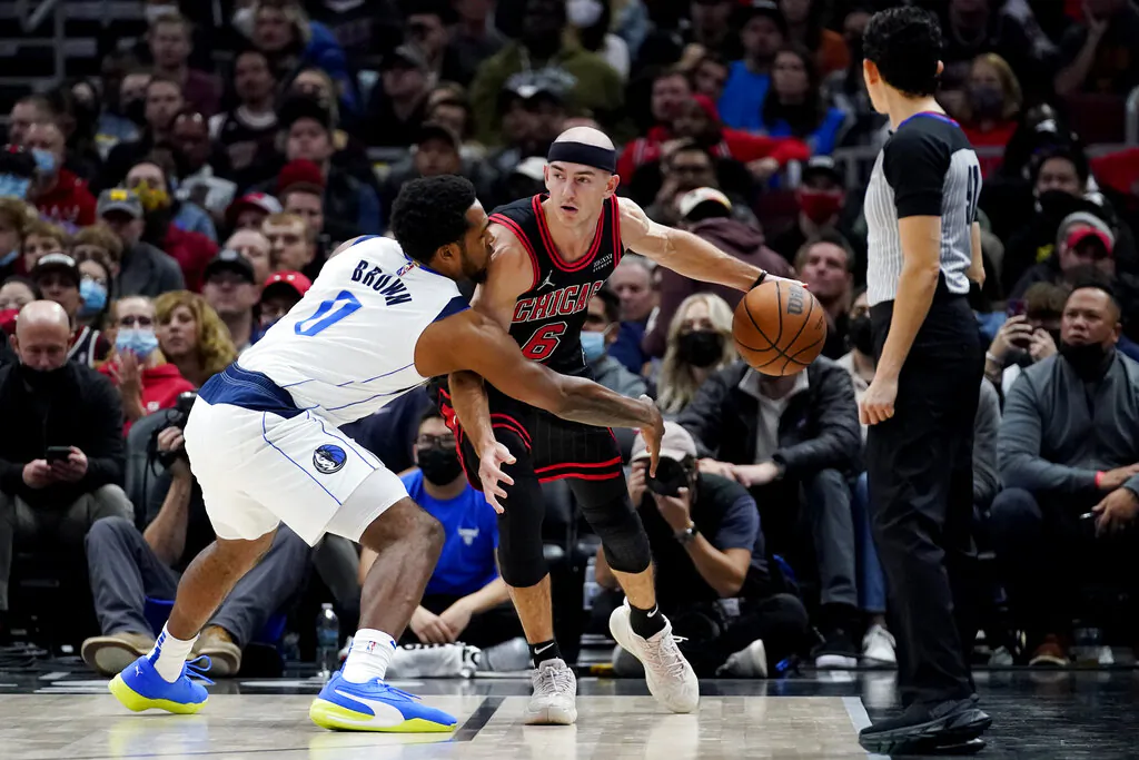 Chicago Bulls guard Alex Caruso (6) is defended by Dallas Mavericks forward Sterling Brown during the first half of an NBA basketball game in Chicago, on Nov. 10, 2021. (Nam Y. Huh/AP Photo)