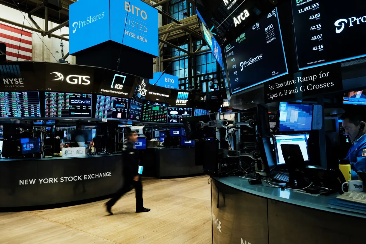 An electric banner for the newly listed ProShares Bitcoin Strategy ETF is displayed on the floor of the New York Stock Exchange (NYSE) in New York City on Oct. 19, 2021. (Spencer Platt/Getty Images)