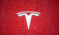 Tesla Dips After Musk Sheds $5 Billion in Shares