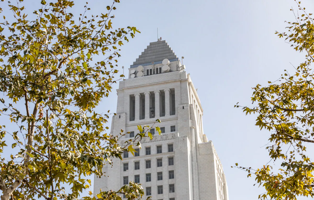 Los Angeles City Hall on Nov. 8, 2021. (John Fredricks/The Epoch Times)