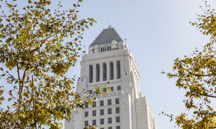 Los Angeles City Hall on Nov. 8, 2021. (John Fredricks/The Epoch Times)