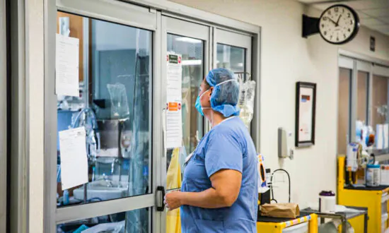 Florida-Based Hospital System Won’t Require Its 83,000 Employees to Be Vaccinated: Memo