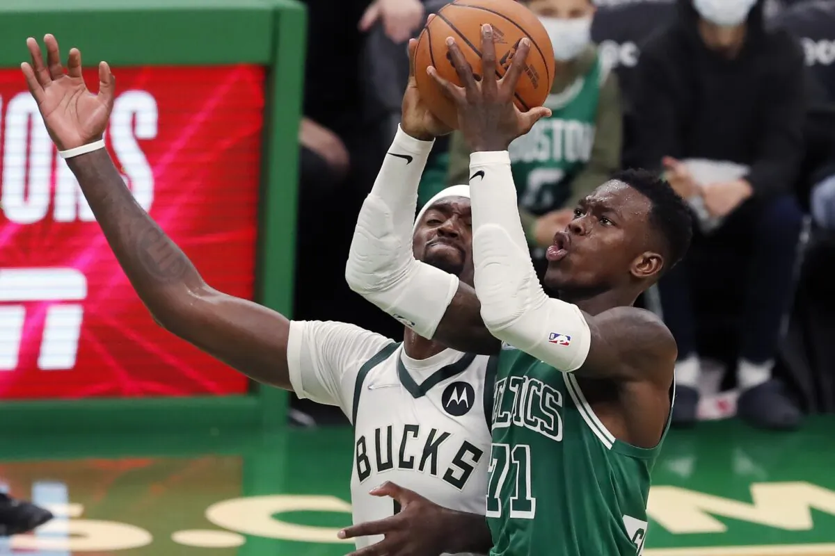 Boston Celtics' Dennis Schröder (71) shoots against Milwaukee Bucks' Bobby Portis in overtime of an NBA basketball game in Boston, on Nov. 12, 2021. (Michael Dwyer/AP Photo)