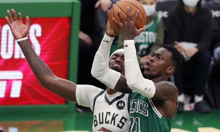 Boston Celtics' Dennis Schröder (71) shoots against Milwaukee Bucks' Bobby Portis in overtime of an NBA basketball game in Boston, on Nov. 12, 2021. (Michael Dwyer/AP Photo)