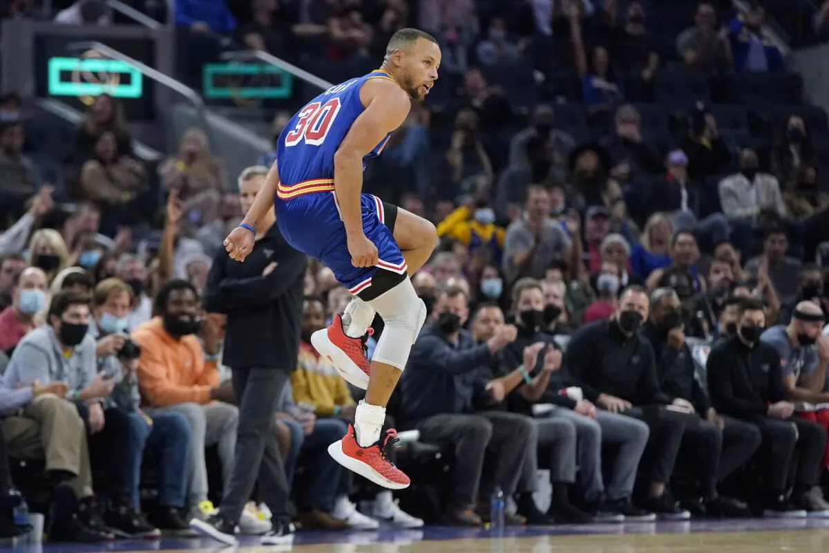 Golden State Warriors guard Stephen Curry reacts after shooting a 3-point basket during the second half of an NBA basketball game against the Chicago Bulls in San Francisco, on Nov. 12, 2021. (Jeff Chiu/AP Photo)